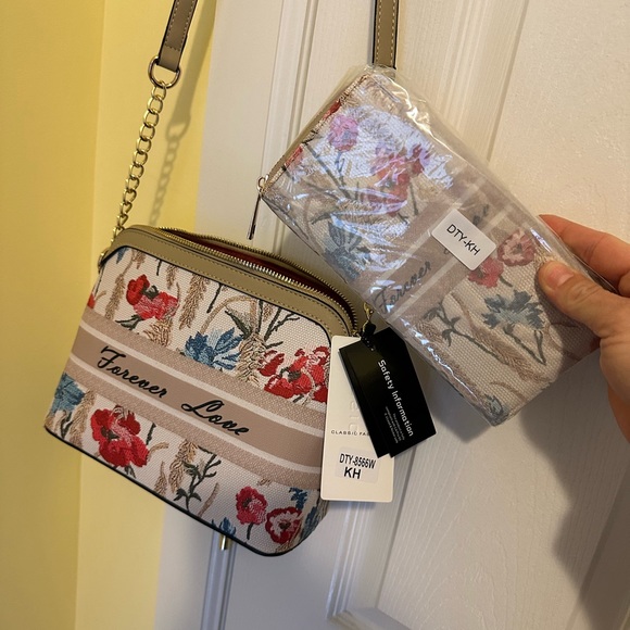 2 in 1. Purse and wallet. Brand new, perfect for spring season. - Picture 4 of 5